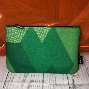 Clinique Bags - Set of 2 Travel Bags/Tote Both New Orange & Green Clinique Bags - Set of 2 Travel Bags/Tote Both New Orange & Green